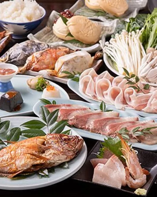 會席料理「福」FUKU套餐 ◆ 包含雞肉汆鍋與鹽烤鯛魚等15道人氣菜品【附贈餐前酒】